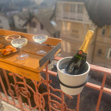 Charger l'image dans la galerie, seau à champagne au balcon